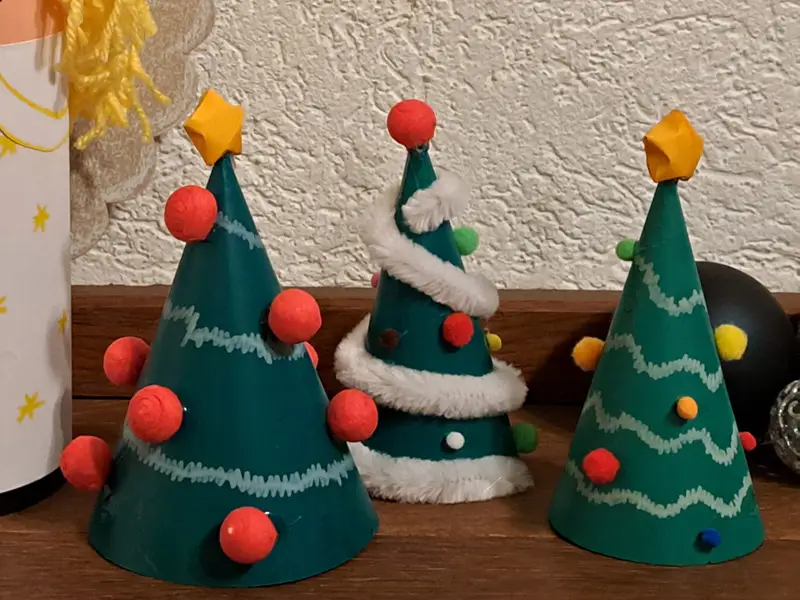 Spitzmützen-Weihnachtsbäume Klara Kleister